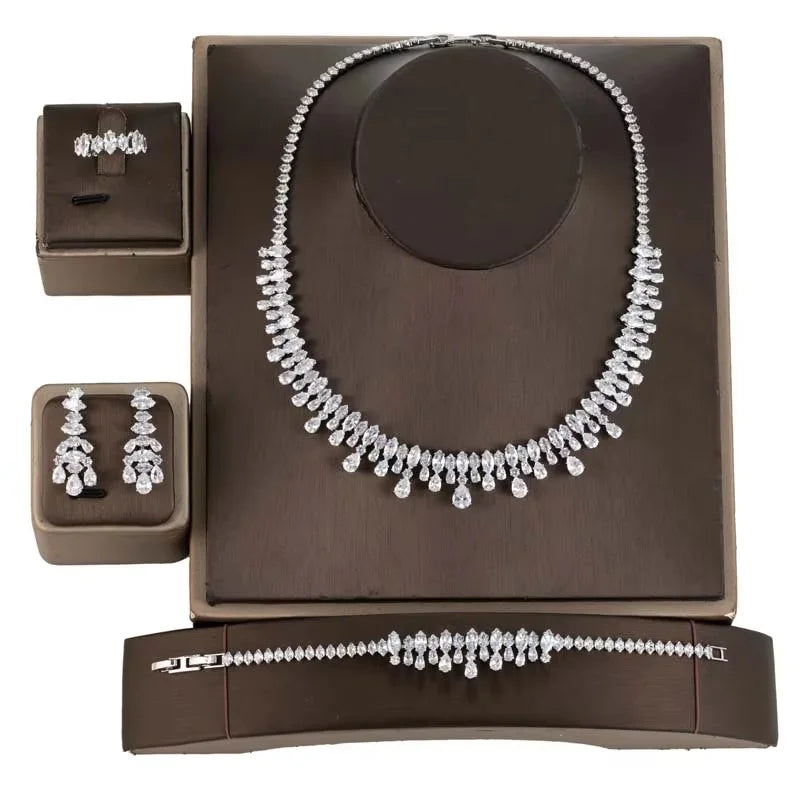 The Avelisse Set