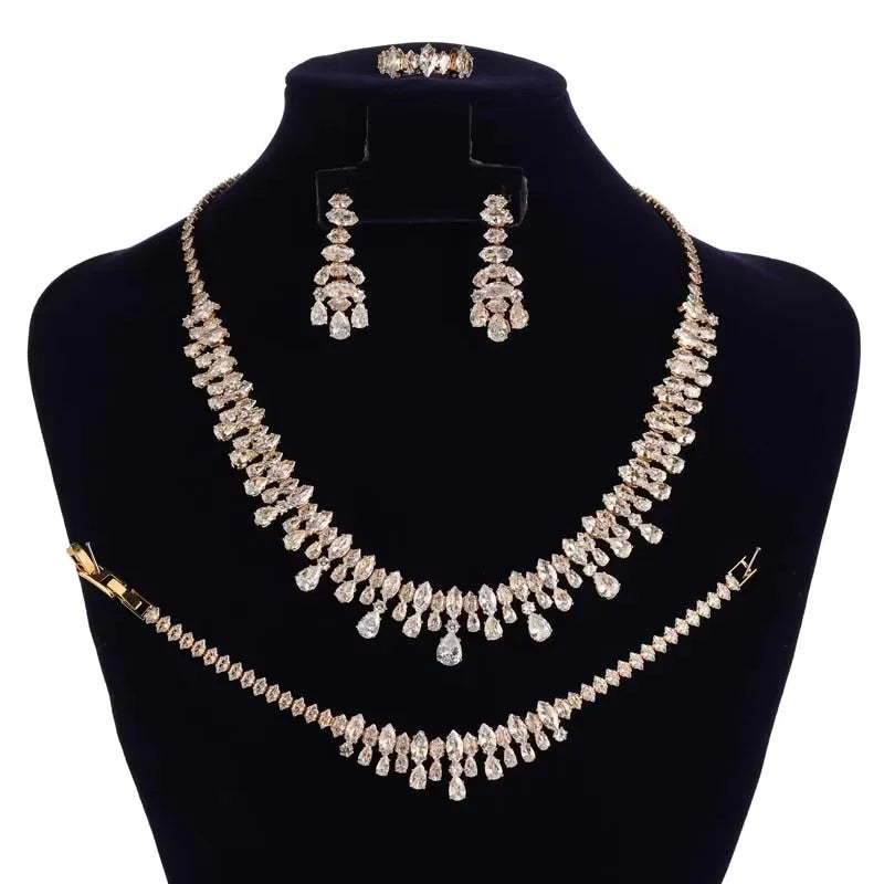 The Avelisse Set